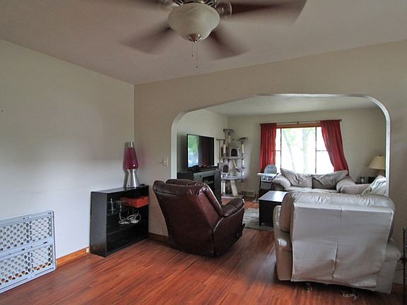 5th image of 144-144 1/2 Edwards St