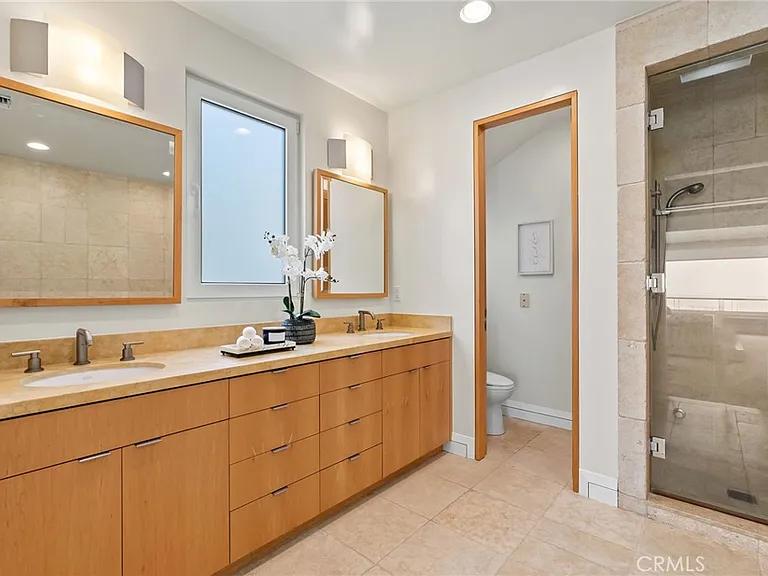 1554 E Oceanfront — Photo 32