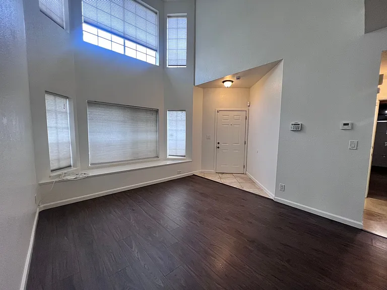 34299 Maybird Cir — Photo 3