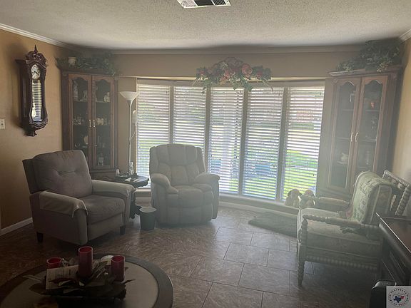 2nd image of 3 Desoto Cir