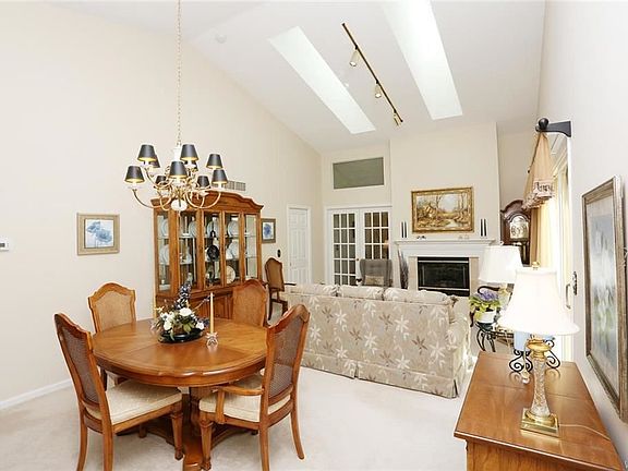 5th image of 5 Spicebush Ln