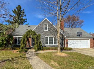 13110 Hart Ave, Huntington Woods, MI 48070