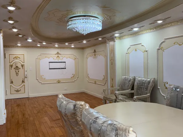 61-20 Grand Central Pkw image 7 of 14