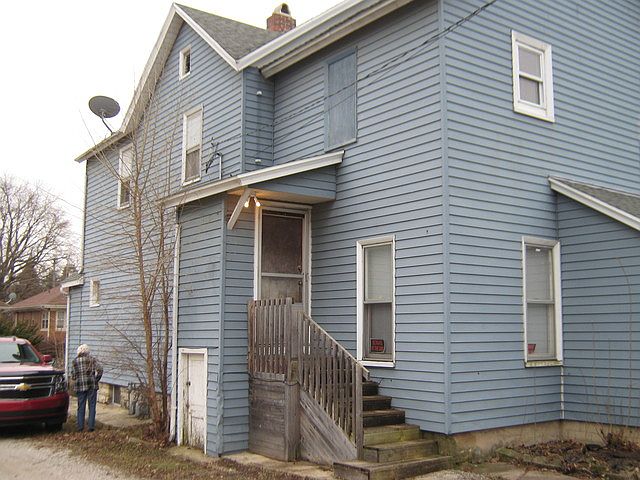 1st image of 661 E 4th Ave