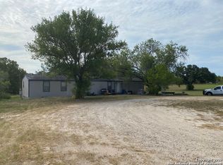 135 County Road 158, Floresville, TX 78114