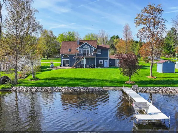 E5694 Waukaunaka St, Weyauwega, WI 54983