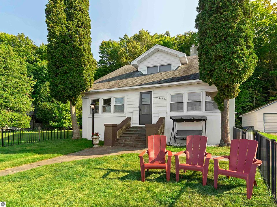 1st image of 7021 Crystal Ave