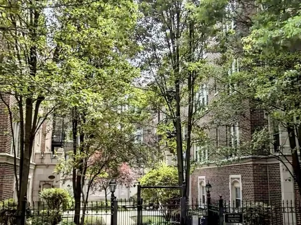 2315 E 70th Pl APT 213, Chicago, IL 60649