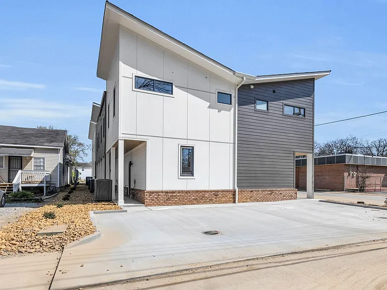 2248 Bailey Ave — Photo 31