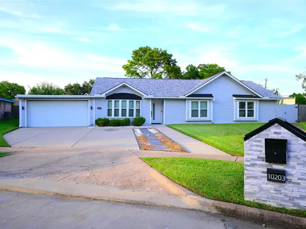 10203 Huntington Way Dr, Houston, TX 77099