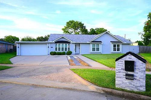 10203 Huntington Way Dr Photo 1