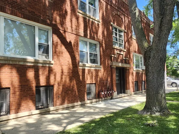 4252 W Henderson St #2N, Chicago, IL 60641