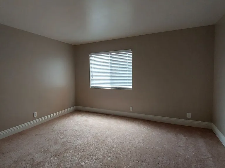 1053 Euclid Ave — Photo 5