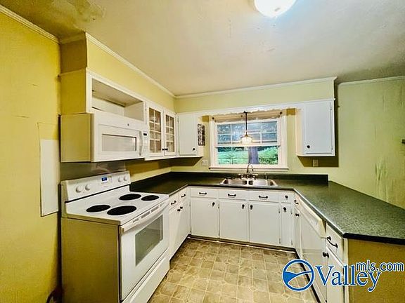 3rd image of 707 Azalea St NW
