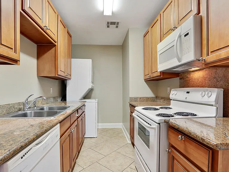 404 Nashville Ave — Photo 2