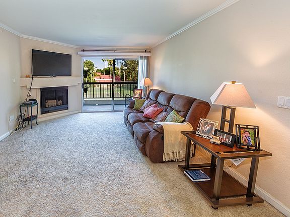 5th image of 5520 Owensmouth Ave APT 219