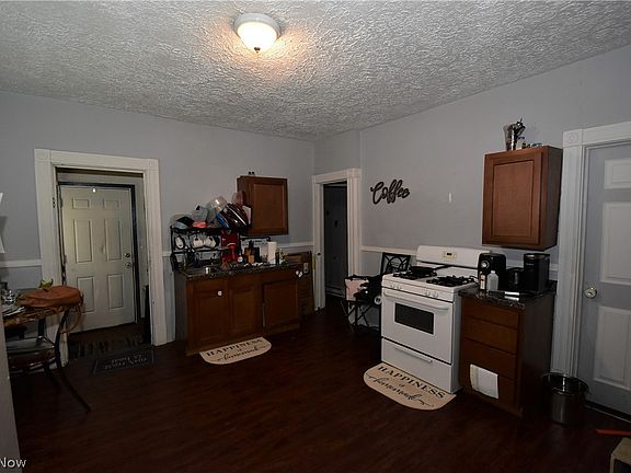 4th image of 404 Steel St