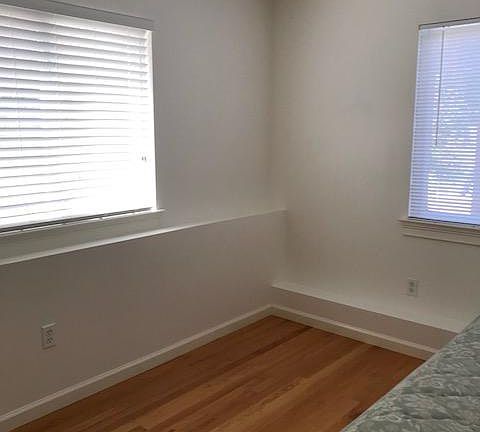 3rd image of 406 Oriente St