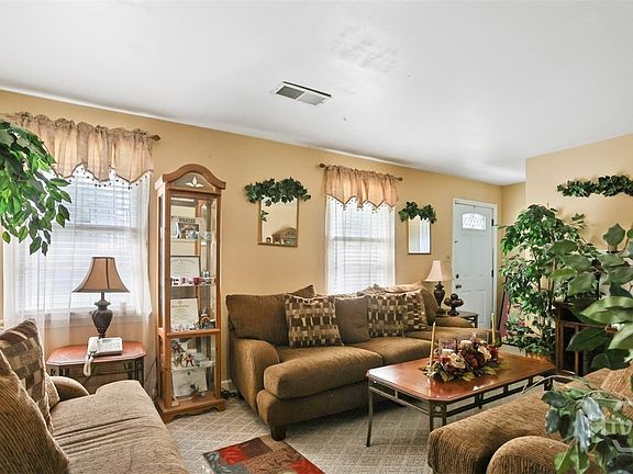 5th image of 113 Chatham Villa Drive