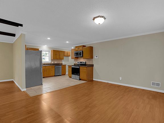 3rd image of 806 Mark Anthony Ct