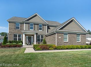 1050 Prescott Dr, Rochester Hills, MI 48309