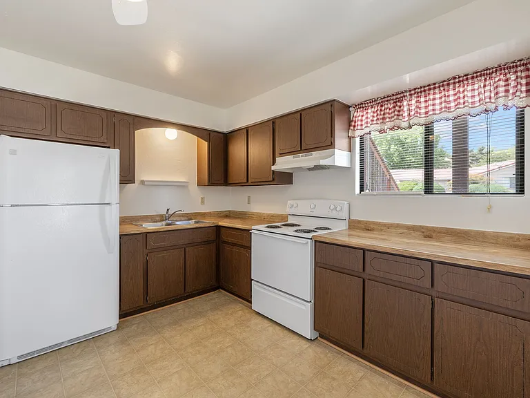 1299 N Tapadero Dr #C — Photo 7