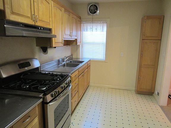 3rd image of 406 S Bancroft Pkwy