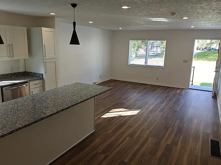6841 Marcy St — Photo 2