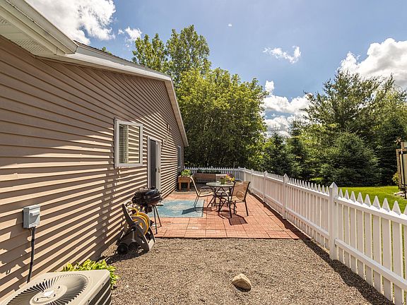 3rd image of 209 3rd St NE