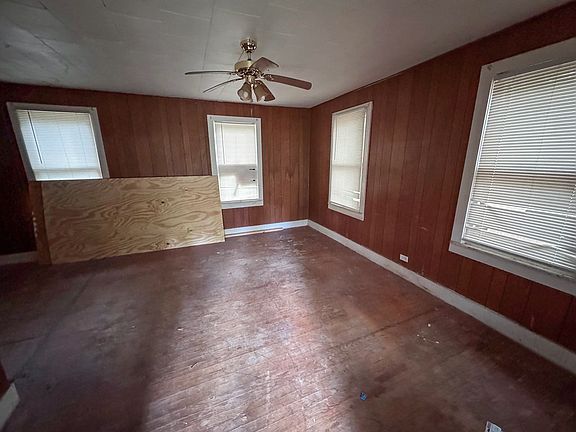 5th image of 513 E Lamar St