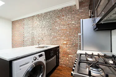 Rented by R New York