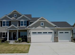 7043 Saint Ann Dr, Bettendorf, IA 52722