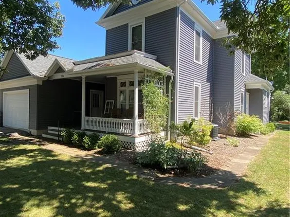 136 N Spring St, Bluffton, OH 45817