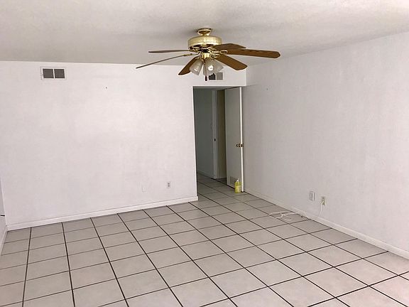 2nd image of 2817 Sunset Dr
