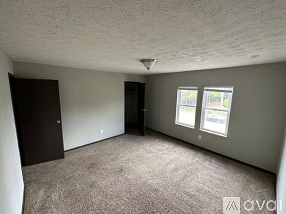 5th image of 942 E Mound St #942