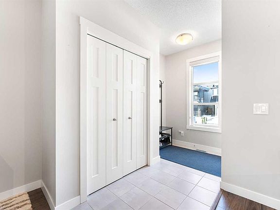 3rd image of 24 S Seton Grv SE