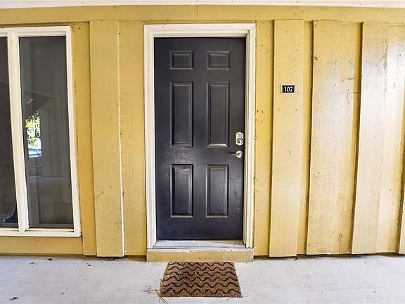 3rd image of 507 NW 39TH ROAD #107