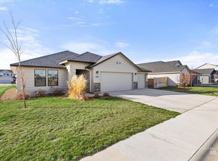 1675 SW Accipiter Pl, Mountain Home, ID 83647