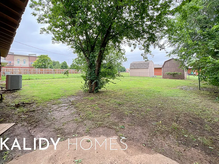 402 W Fairchild Dr — Photo 18