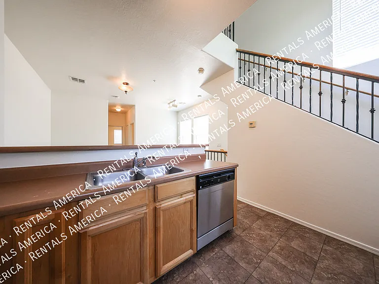 747 N Port Dr — Photo 13
