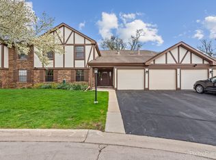 265 Buckingham Ct Unit C2, Schaumburg, IL 60193
