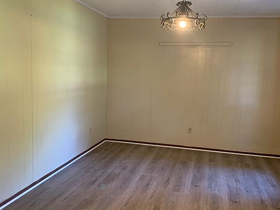 5th image of 203 Perry Ln