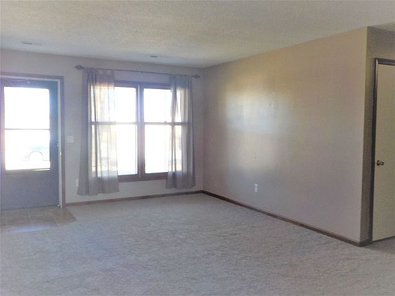 4th image of 415 Countryside Dr
