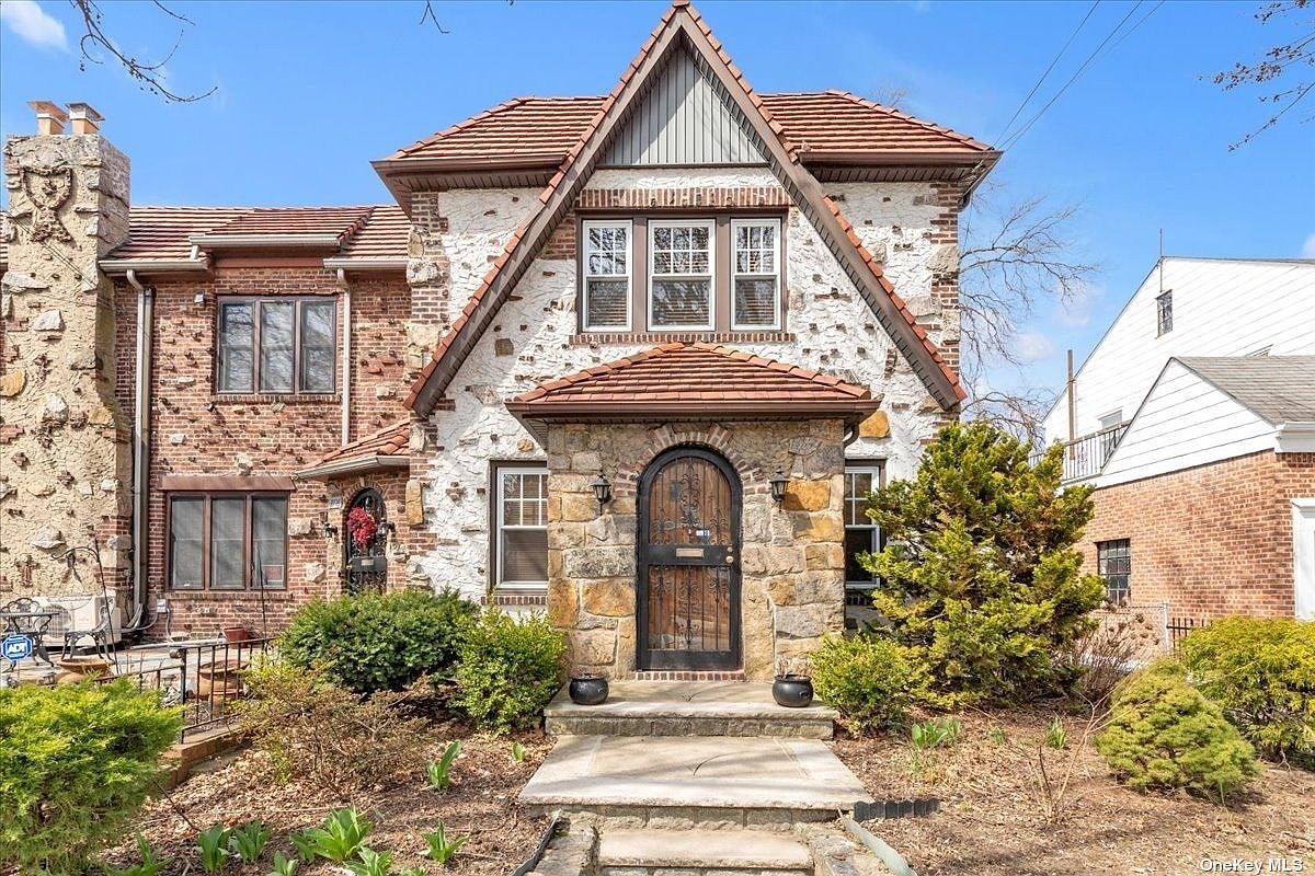 2714 167th Street, Flushing, NY 11358 Zillow