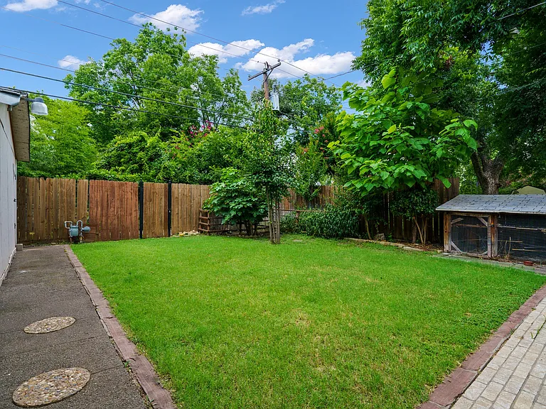3135 Hedgerow Dr — Photo 29