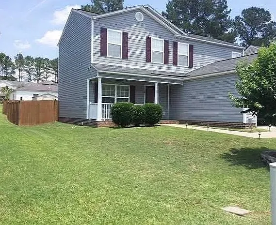 4 bed, 2.5 bath, 1700 sqft, $800 — Photo 1