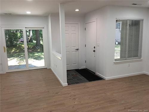 5th image of 3 Woods Hollow Ct #3