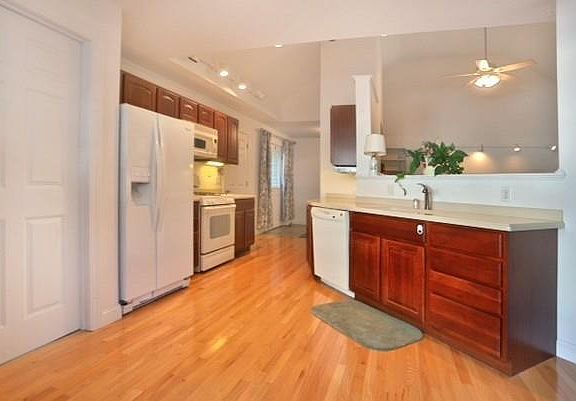2nd image of 22 Nancy Ann Ln