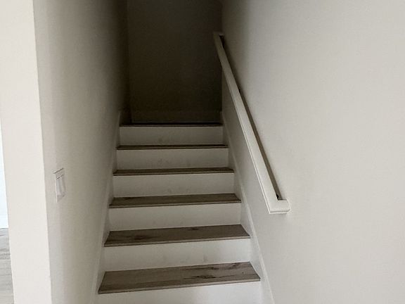 5th image of 162 Cascade St APT C