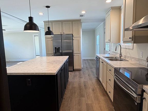 4th image of 2418 Douglas Rd #31